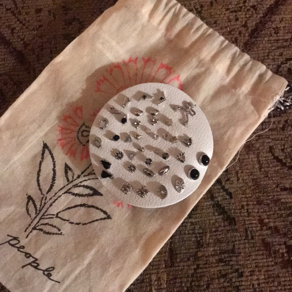 Free people earring set